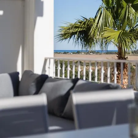 Relaxing In - Available For Long Apartment