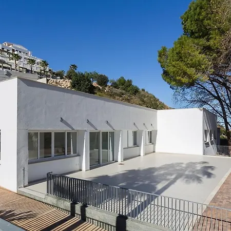 Relaxing In - Available For Long Apartment